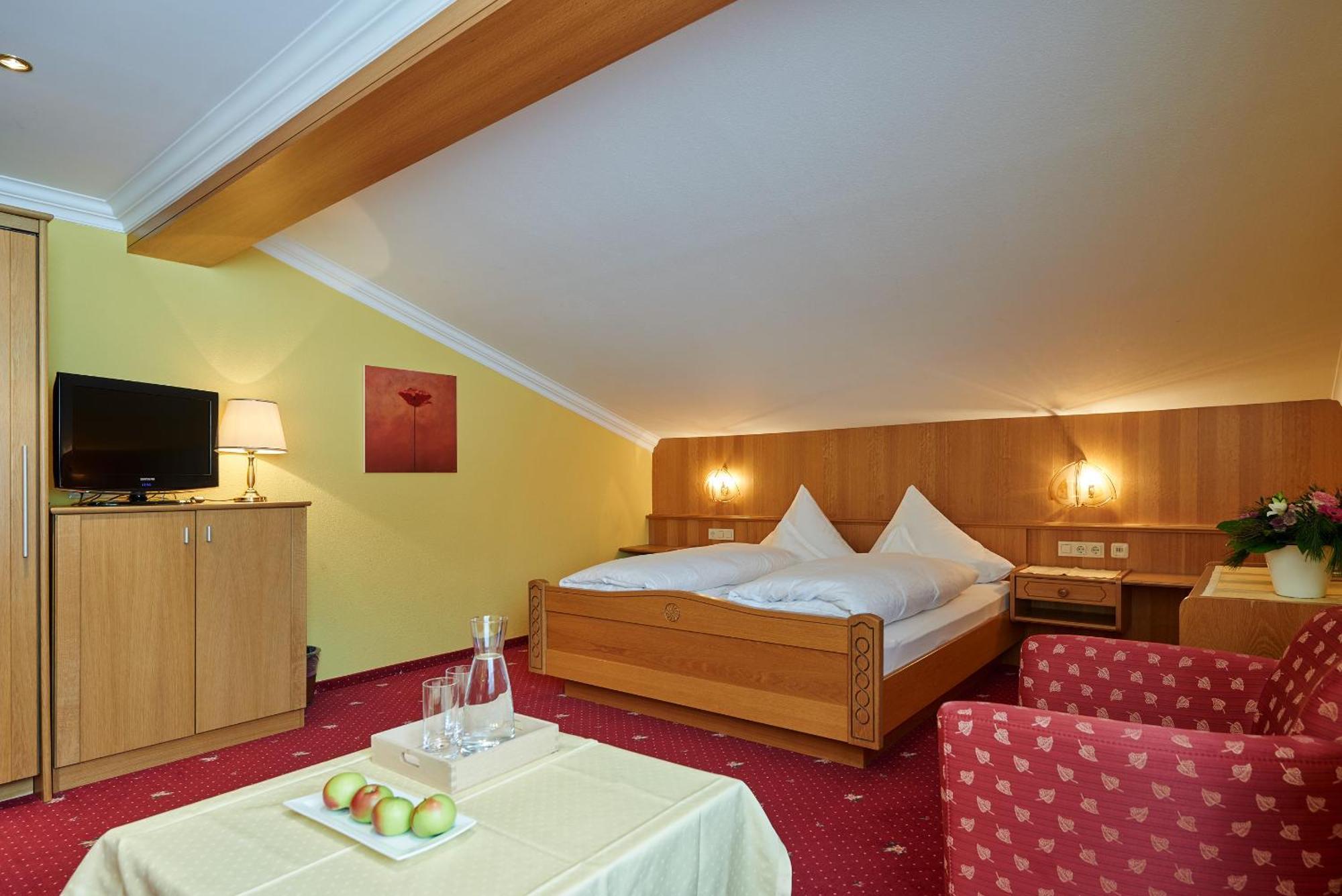 Hotel Restaurant Formarin Oberlech Værelse billede