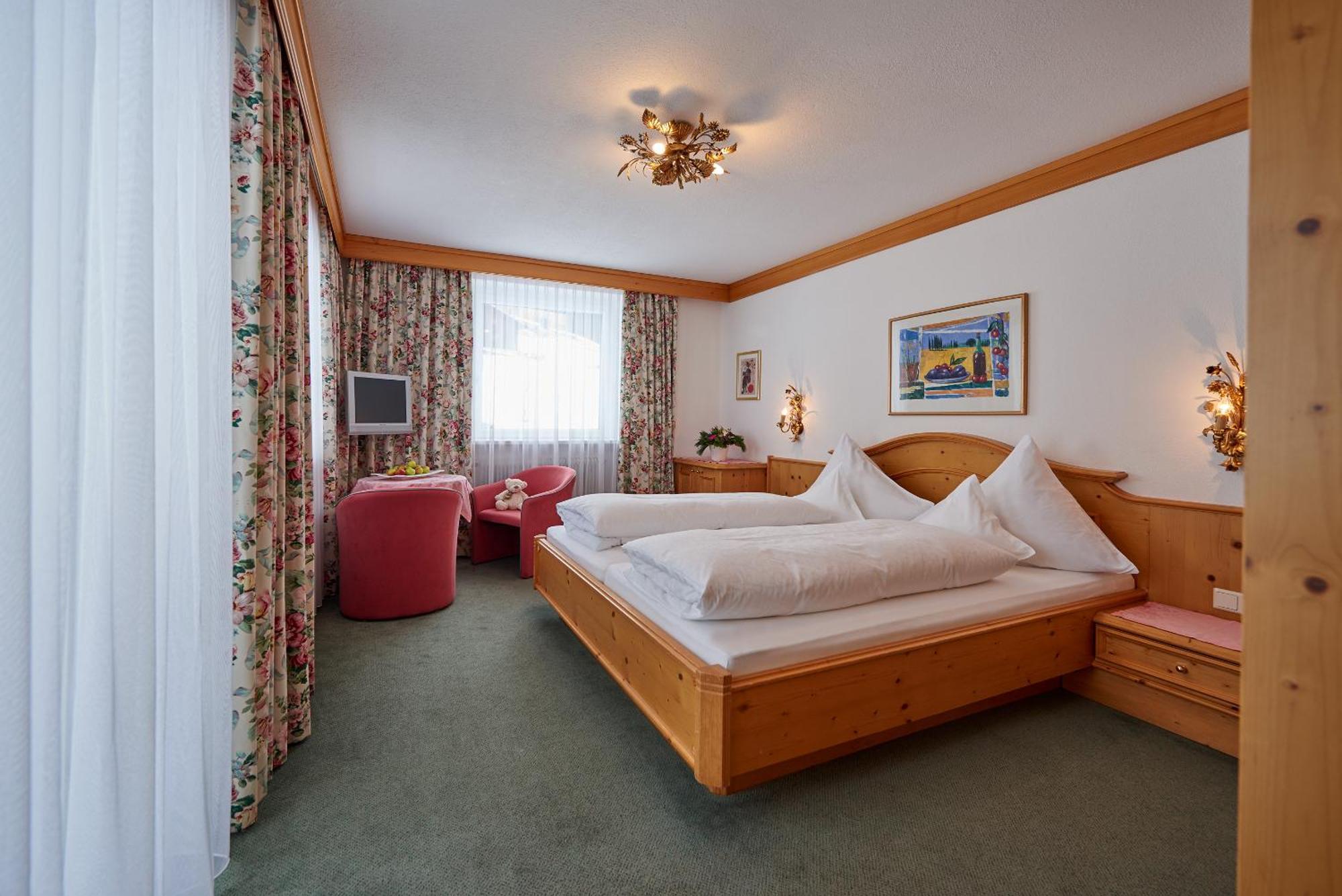 Hotel Restaurant Formarin Oberlech Værelse billede