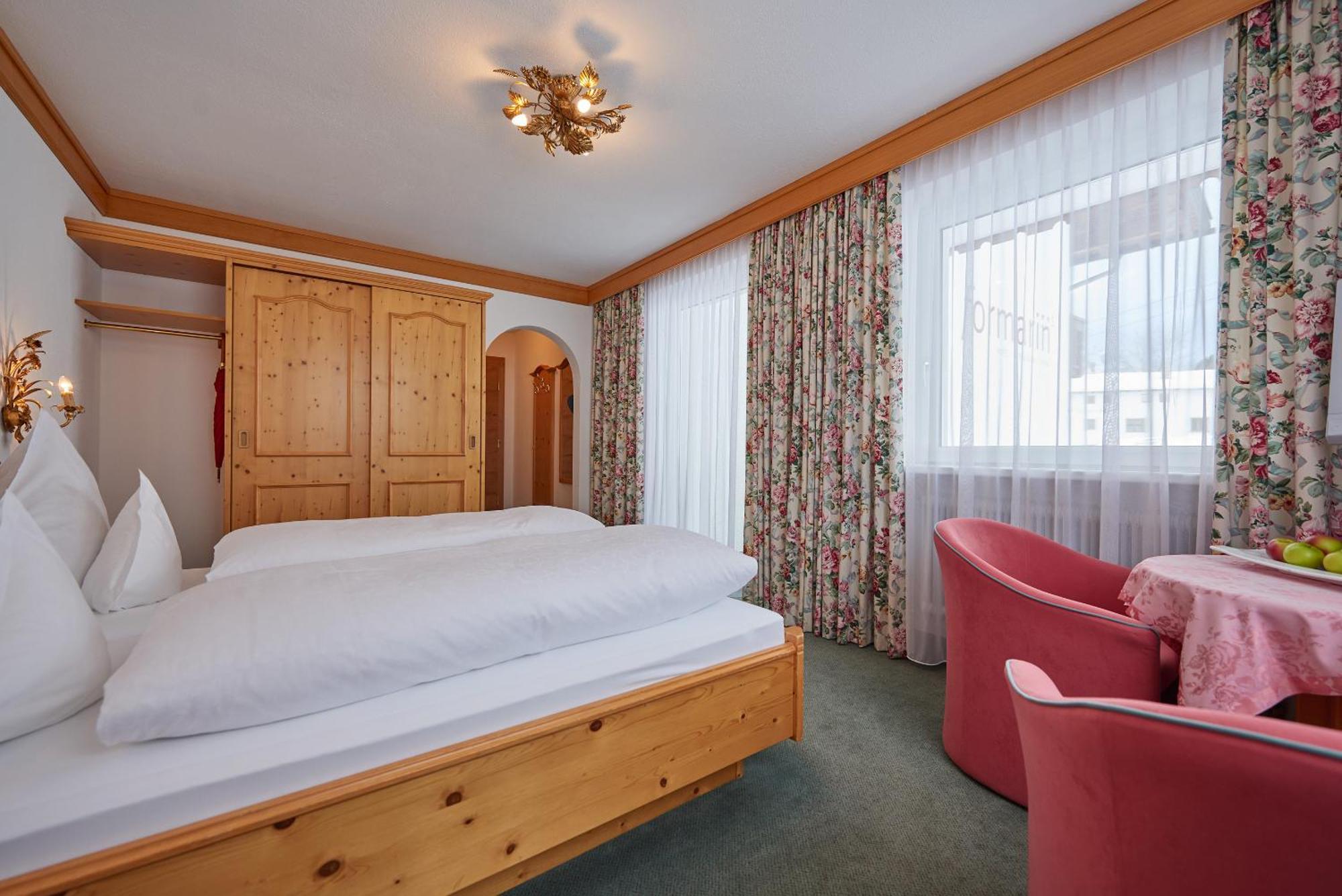 Hotel Restaurant Formarin Oberlech Værelse billede